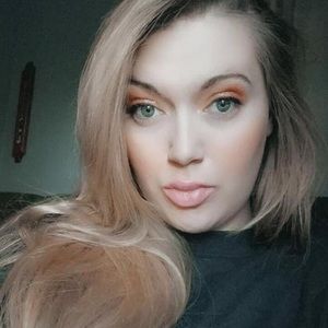 Meet your Posher, Caitlyn